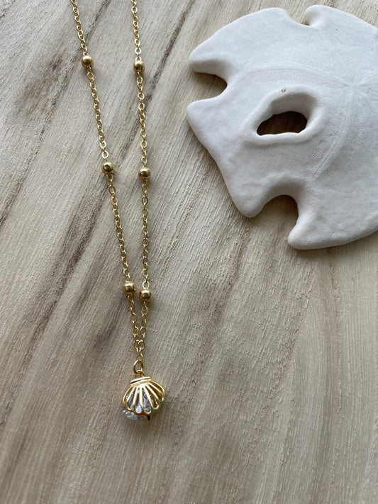 Clam Pendant Necklace