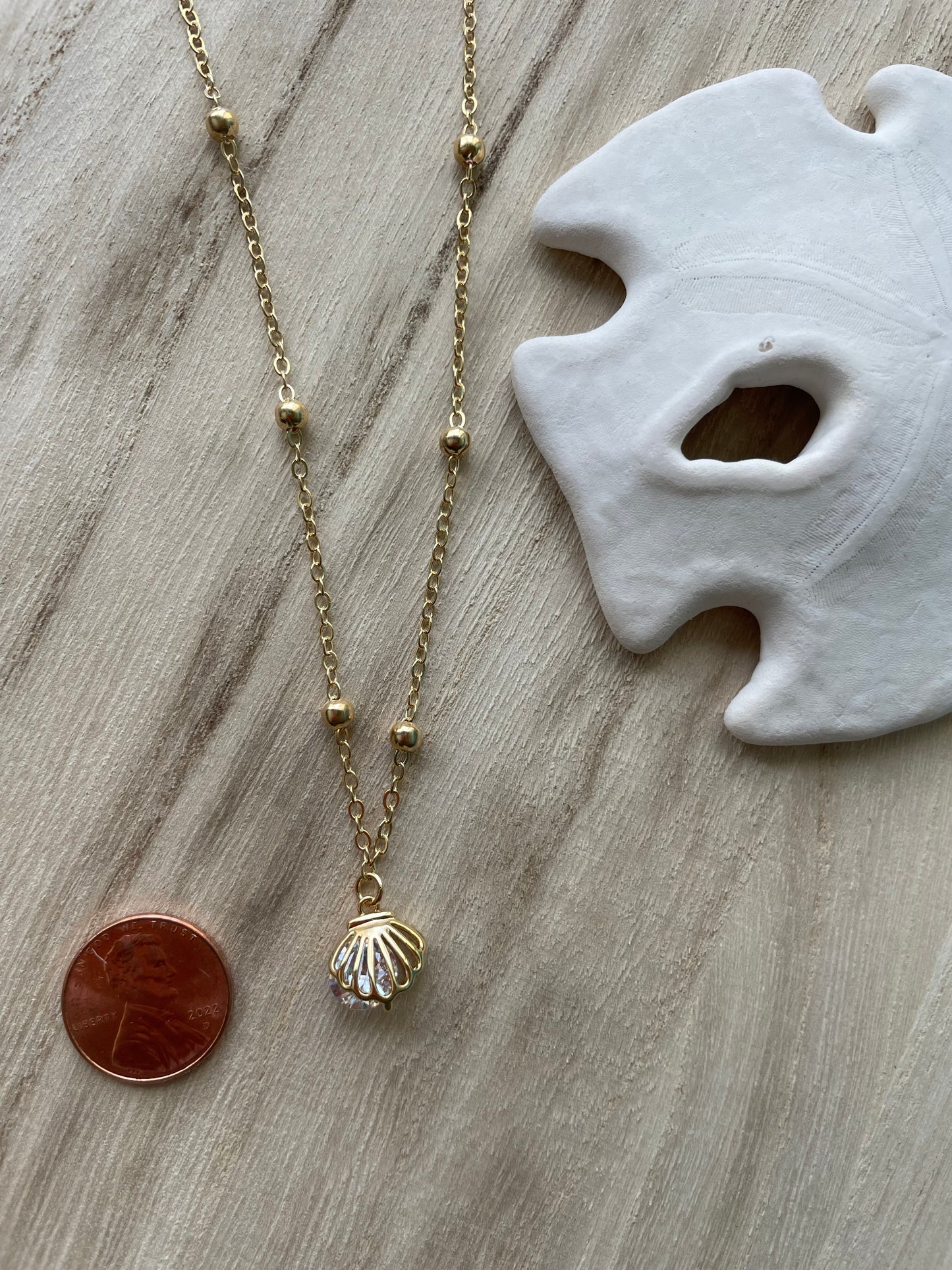 Clam Pendant Necklace